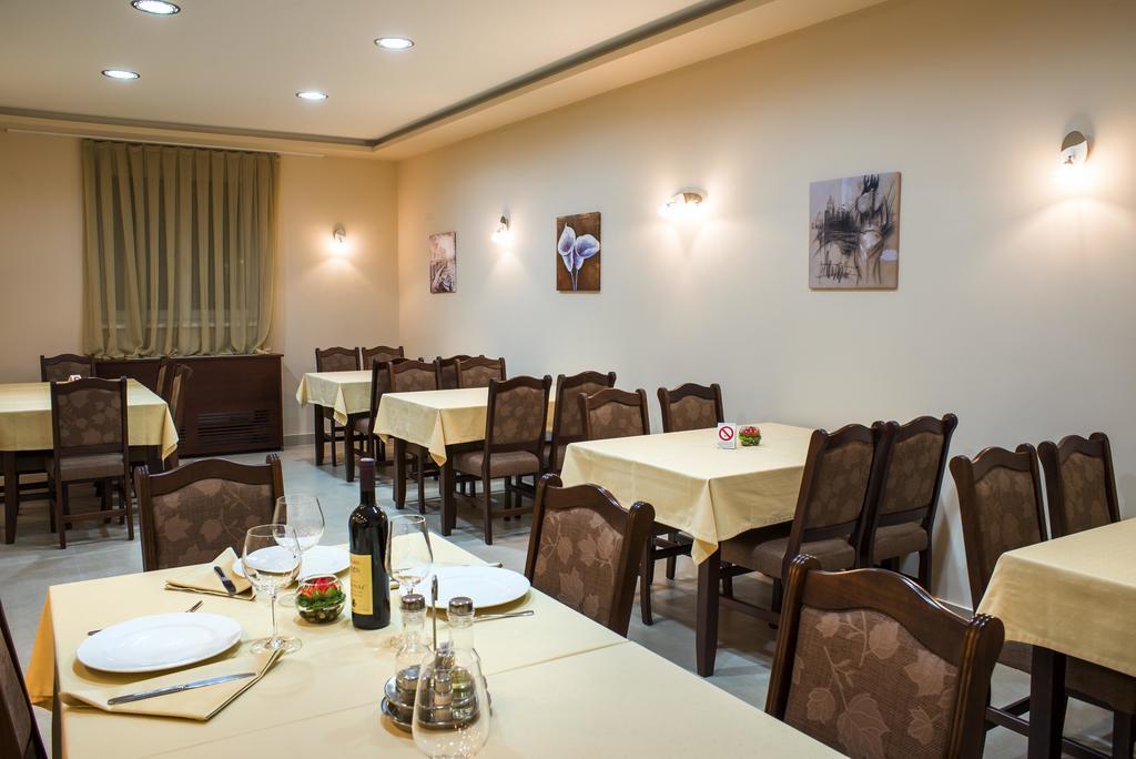Garni Hotel Semlin B&B Belgrado Buitenkant foto