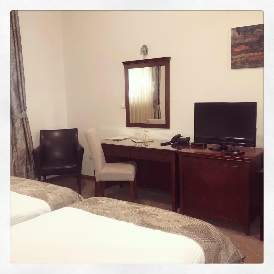 Garni Hotel Semlin B&B Belgrado Buitenkant foto